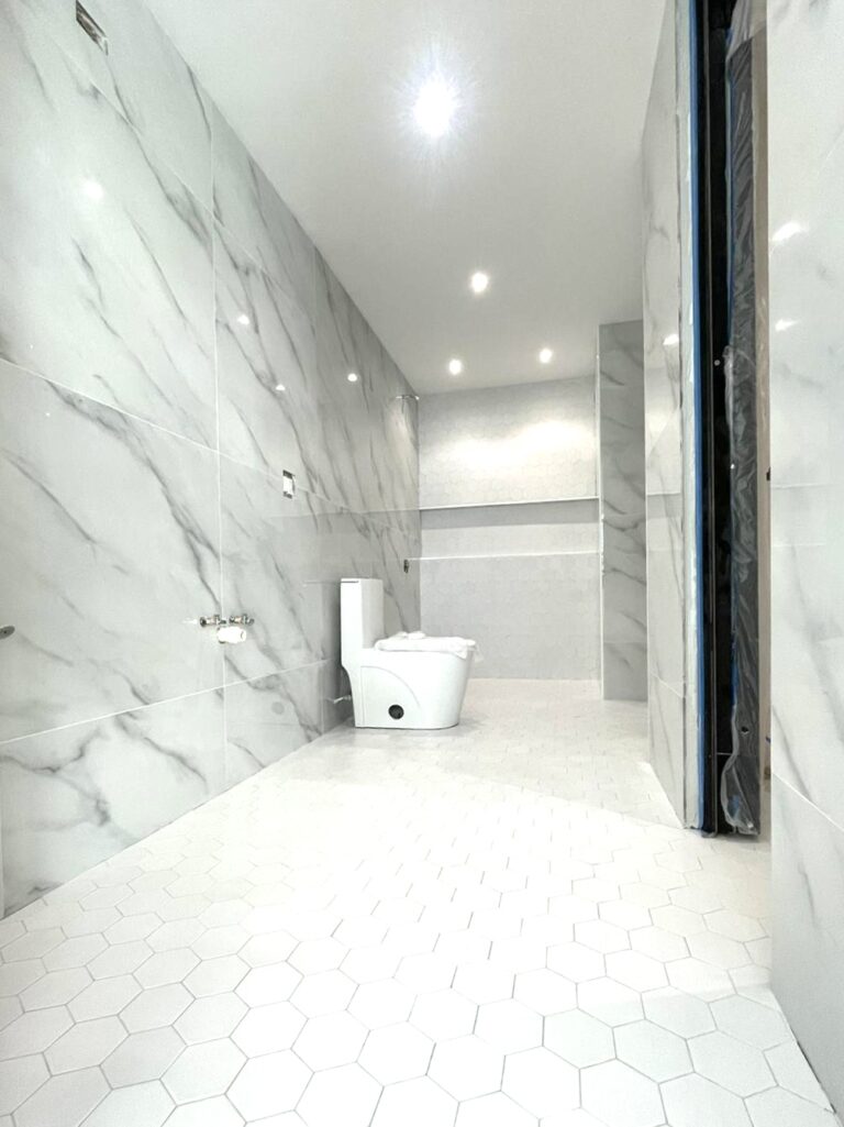 e8b6cc7e df74 42e1 a781 b144961618ab 768x1025